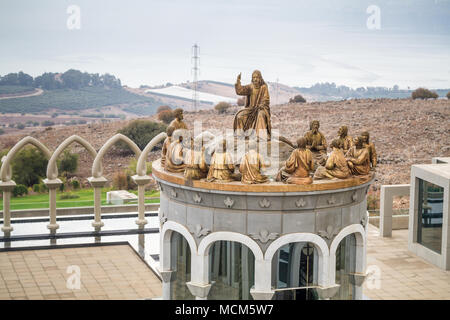 Galilée, ISRAËL - 3 décembre : Les statues de Jésus et les douze apôtres à la Domus Galileae sur le Mont des Béatitudes, près de la mer de Galilée en Galilée Banque D'Images