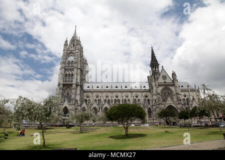 Basilique du Vœu National Basilica del Voto Nacional Quito Equateur Amérique du Sud Banque D'Images