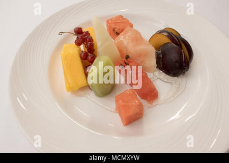 Santa Cruz de Tenerife, une salade de fruits servis dans une pâtisserie locale. Banque D'Images