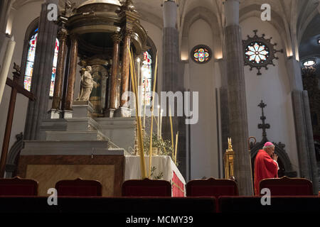 Tenerife, Canaries, le clergé au cours de la Semaine sainte dimanche des rameaux dans la Cathédrale de San Cristobal de La Laguna. Banque D'Images