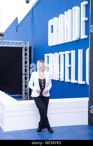 Roma, Italie. Apr 16, 2018. L'actrice italienne et directeur Simona Izzo Une séance de photos pour la presse Présentation de la nouvelle édition de la classe Fratello en face de la Casa Grande Fratello dans les studios de Cinecittà à Rome Crédit : Matteo Nardone/Pacific Press/Alamy Live News Banque D'Images