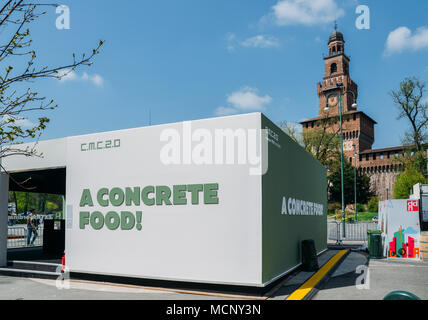 Milan, Italie - 17 Avril 2018 : Milan accueille la foire internationale de meubles et design (Salone del Mobile), où les concepteurs, architectes, concepteurs, éditeurs, et les passionnés de la dernière enquête dans le mobilier, l'éclairage, la décoration, et plus de crédit : Alexandre Rotenberg/Alamy Live News Banque D'Images