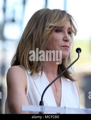 Hollywood, CALIFORNIE, États-Unis. 16 avril 2018. 16 avril 2018 - Hollywood, Californie - Felicity Huffman. EVA Longoria honorée avec Star sur le Hollywood Walk of Fame. Crédit photo : F. Sadou/AdMedia Banque D'Images