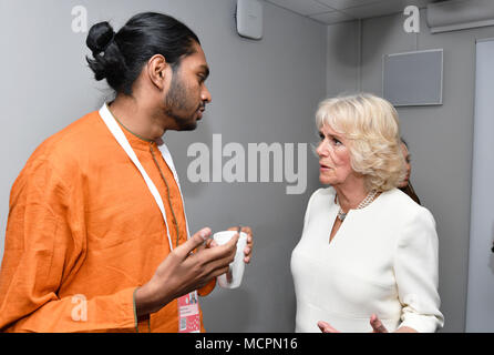 La duchesse de Cornouailles parle à vous comme elle fréquente la Communauté Grand Déjeuner au Queen Elizabeth II Conference Centre à Londres au cours de la réunion des chefs de gouvernement du Commonwealth sommet biennal. Banque D'Images