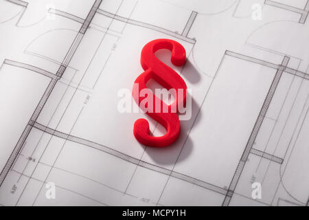 High Angle View of Red paragraphe symbole sur plan Banque D'Images