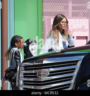 Heidi Klum prend ses enfants à des Sprinkles cupcakes après un médecin visite comprend : Heidi Klum, Lou Sulola Samuel Où : Los Angeles, California, United States Quand : 17 mars 2018 Source : WENN Banque D'Images