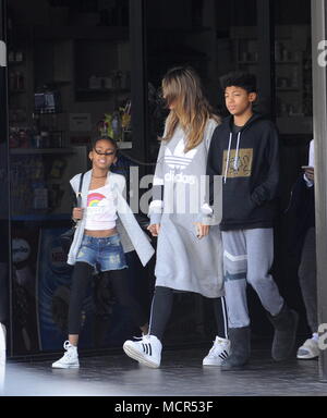 Heidi Klum prend ses enfants à des Sprinkles cupcakes après un médecin visite comprend : Heidi Klum, Henry Günther Ademola Dashtu Samuel, Lou Sulola Samuel Où : Los Angeles, California, United States Quand : 17 mars 2018 Source : WENN Banque D'Images