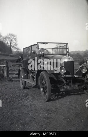 Années 1920, tableau historique d'un 'Oxford Bullnose' automobile, un Tourer 4 places faite par la fabricant W.R Morris entre 1919 et 1926 à Oxford, Angleterre, Royaume-Uni. Banque D'Images