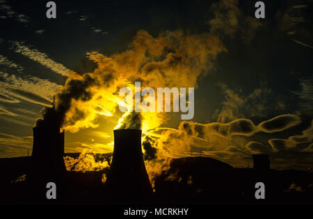 Les tours de refroidissement, Port Talbot, Gwent, Galles du Sud, UK, FR Banque D'Images