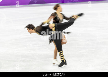 Flou de mouvement d'action d'Alisa Agafonova/Alper Ucar (TUR) en patinage artistique - danse sur glace gratuitement aux Jeux Olympiques d'hiver de PyeongChang 2018 Banque D'Images