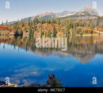 Panorama paysage Lac Strbske en Slovaquie. Il s'agit d'une station préférée, touristiques, et de ski dans les Hautes Tatras. Banque D'Images