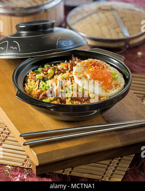 Bokkeumbap. Riz frit à la coréenne. L'alimentation de la Corée Banque D'Images