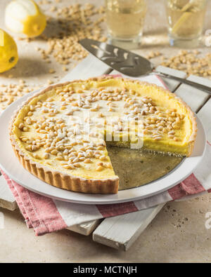 La Torta della nonna. Tarte de grand-mère. L'alimentation de l'Italie Banque D'Images