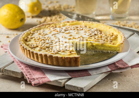 La Torta della nonna. Tarte de grand-mère. L'alimentation de l'Italie Banque D'Images