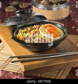 Bokkeumbap. Riz frit à la coréenne. L'alimentation de la Corée Banque D'Images