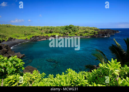 L'eau claire à Waianapanapa State Park, Maui, Hawaii. Banque D'Images