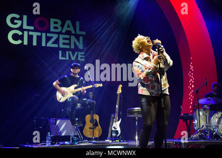 Emeli Sande effectuant au citoyen mondial tenu à l'événement en direct 02 Brixton Academy de Londres. Banque D'Images