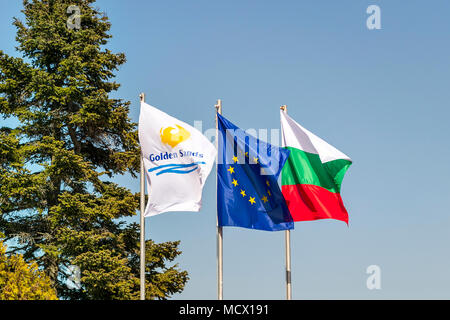 Pavillon de la Bulgarie et l'Union européenne dans la station de Golden Sands Bulgarie Varna 17.04.2018 Banque D'Images