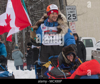 La 46e course annuelle de chiens de traîneau de l'Iditarod Trail a commencé par un début de cérémonie de 18 miles à Anchorage, Alaska, le 3 mars 2018, avec 67 mushers. La course couvre environ 1 000 miles d'Anchorage à Nome le long de la côte de la mer de Béring. L'image d'archive documente le début cérémoniel de l'épreuve d'endurance. Banque D'Images