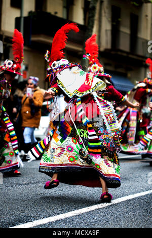 Célébrer la culture bolivienne à Barcelone, Espagne. Banque D'Images