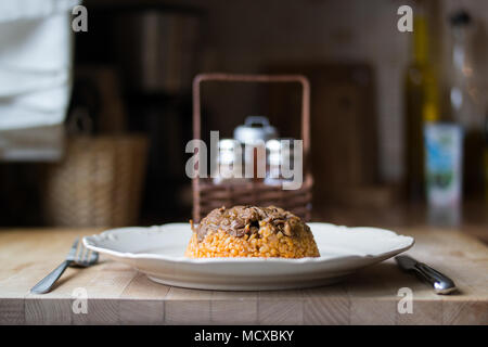 La viande d'agneau avec riz boulgour boulgour bio / Banque D'Images