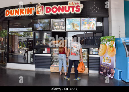 Tremper les beignets à Chiang Mai, Thaïlande Banque D'Images