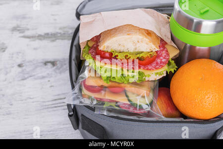 Dans un sandwich lunch. Banque D'Images