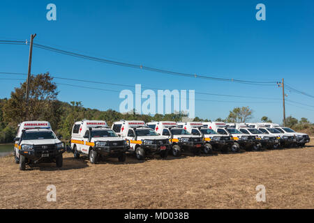 Nakhon Ratchasima, Thaïlande - 23 décembre 2017 : Groupe des voitures d'ambulance préparé pour service d'urgence pour les touristes pour sauver les touristes en foret de sauvetage Banque D'Images