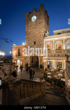 Tour de l'horloge à Taormina, Sicile Banque D'Images