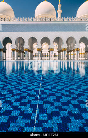 ABU DHABI/EMIRATS ARABES UNIS - Mars 29th, 2018 : Architecture détail de la majestueuse Grande Mosquée de Sheikh Zayed Banque D'Images