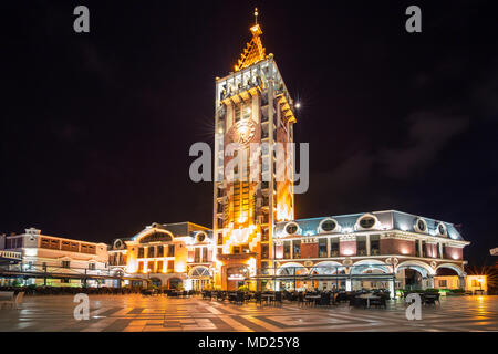 Piazza Square la nuit à Batumi, Géorgie, l'Adjarie Banque D'Images