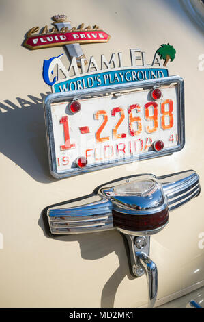 MIAMI - 13 janvier 2018 : détail de la plaque d'immatriculation vintage American automobile garée sur Ocean Drive au cours de l'Annual Art Déco Week-end classic car show Banque D'Images