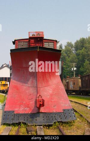 Chasse-neige rouge abandonnés railroad, Alberta, Canada Banque D'Images