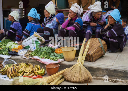 Chine, province du Yunnan, marché hebdomadaire à Xinjie, population Yi Banque D'Images