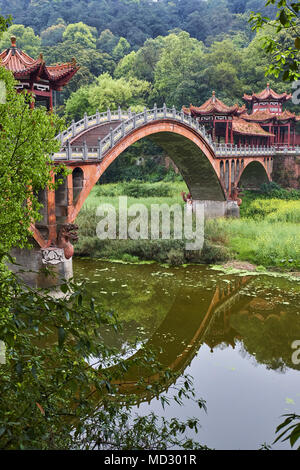 Chine, province du Sichuan, le mont Emei, Leshan, pont de Huangshan Banque D'Images