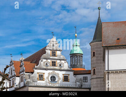 Tour et façade du château de Neuburg, Allemagne Banque D'Images