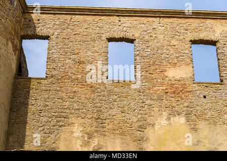 Château historique ruine à Bornholm, Oland en Suède. Une destination de voyage populaires avec les valeurs historiques. Ici l'un des murs de la ruine avec wifi windows vide Banque D'Images