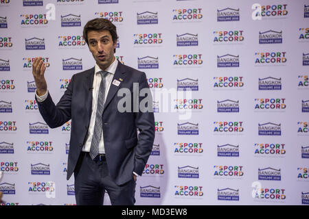 Le slalom canoeist aussi en ce moment le "Paris 2024" Le président Tony Estanguet vu donnant des détails d'organisation des médias de l'état de préparation des Jeux Olympiques de 2024 'Paris' au Sport Accord 2018 de Centara Grand & Bangkok Convention Centre. Banque D'Images