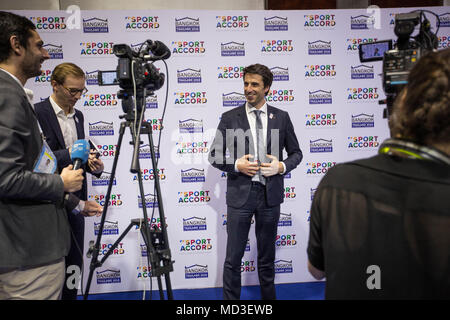 Le slalom canoeist aussi en ce moment le "Paris 2024" Le président Tony Estanguet vu donnant des détails d'organisation des médias de l'état de préparation des Jeux Olympiques de 2024 'Paris' au Sport Accord 2018 de Centara Grand & Bangkok Convention Centre. Banque D'Images