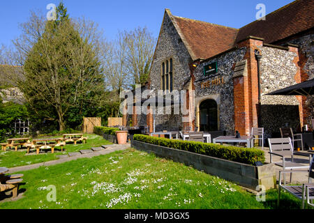 18 avril 2018 Salisbury Le Moulin restaurant. Un des neuf site d'être décontaminés après l'attaque d'agents neurotoxiques sur ancien espion Sergueï Skripal et sa fille Julia. Une vaste opération de nettoyage commence à décontaminer 9 sites dans la ville - il va prendre plusieurs mois et coûter des millions de livres. Paul Chambers crédit Alamy Live News Banque D'Images