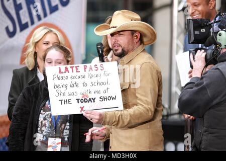 New York, NY, USA. 18 avr, 2018. sur scène pour Jason Aldean en concert sur le NBC Today Show, Rockefeller Plaza, New York, NY Le 18 avril 2018. Crédit : Jason Mendez/Everett Collection/Alamy Live News Banque D'Images