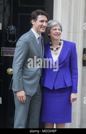 London UK. 18 avril 2018. Le premier ministre du Canada, Justin Trudeau arrive à Downing Street pour une réunion avec son homologue British PM Theresa mai dans le cadre des réunions des chefs de gouvernement du Commonwealth Credit : amer ghazzal/Alamy Live News Banque D'Images