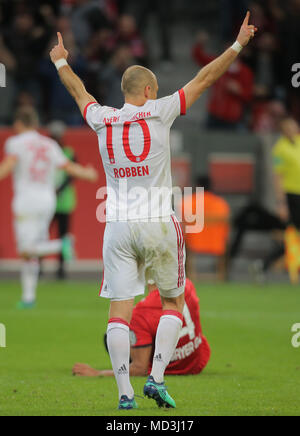 Leverkusen, Allemagne 17 avril 2018, demi-finales de la coupe de football, Bayer Leverkusen 04 vs FC Bayern Munich : Arjen Robben (FCB) célèbre. Credit : Juergen Schwarz/Alamy Live News Banque D'Images