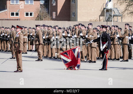 Camp de Pirbright, Brookwood. 18 avril 2018. Le 25e anniversaire de l'armée britannique, le corps le plus important Corps Royal de la logistique. Son Altesse Royale va inspecter le premier rang des troupes avant d'émettre à 36 ceintures stables des soldats à la parade. Après la parade la princesse royale sera ensuite présenté aux membres du corps et leur famille et d'apprendre un peu des récents événements et activités concernant le Corps' Jubilé d'argent. Son Altesse Royale sera alors inscrivez-vous une photo de groupe sur la place de rassemblement. Credit : james jagger/Alamy Live News Banque D'Images