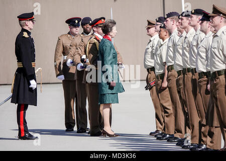 Camp de Pirbright, Brookwood. 18 avril 2018. Le 25e anniversaire de l'armée britannique, le corps le plus important Corps Royal de la logistique. Son Altesse Royale va inspecter le premier rang des troupes avant d'émettre à 36 ceintures stables des soldats à la parade. Après la parade la princesse royale sera ensuite présenté aux membres du corps et leur famille et d'apprendre un peu des récents événements et activités concernant le Corps' Jubilé d'argent. Son Altesse Royale sera alors inscrivez-vous une photo de groupe sur la place de rassemblement. Credit : james jagger/Alamy Live News Banque D'Images