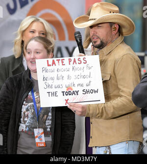 New York, NY, USA. Apr 16, 2018. Jason Aldean effectue sur NBC's "aujourd' show le 18 avril 2018 à New York. Crédit : John Palmer/media/Alamy Punch Live News Banque D'Images