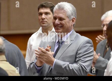 La Havane, Cuba. 18 avr, 2018. Premier vice-président cubain Miguel Diaz-Canel (C) participe à une session de l'Assemblée nationale cubaine du pouvoir populaire, à La Havane, Cuba, le 18 avril 2018. L'Assemblée nationale cubaine du pouvoir populaire a commencé une séance de deux jours le mercredi matin pour élire un successeur au président Raul Castro. Credit : Jaoquin Hernandez/Xinhua/Alamy Live News Banque D'Images