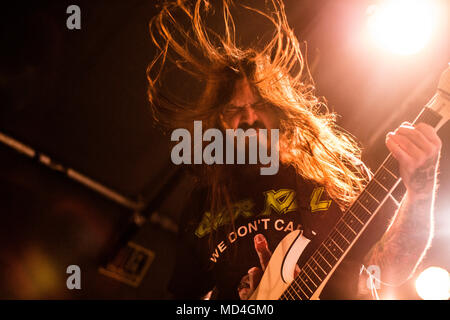 La Norvège, Bergen - 15 avril, 2018. L'American heavy metal band de biche effectue un concert live à Hulen à Bergen. Ici le guitariste Matt Brunson est vu sur scène. (Photo crédit : Gonzales Photo - Jarle H. MEO). Banque D'Images