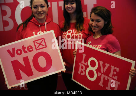 Les militants au lancement de la campagne LoveBoth votent non à l'hôtel Alex de Dublin, en prévision du référendum sur le huitième amendement du 25 mai. Banque D'Images