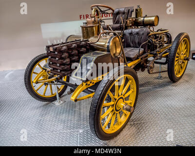 PRAGUE, RÉPUBLIQUE TCHÈQUE - 8 mars 2017 : voiture de course Oldtimer NW 12 Rennzweier HP à partir de 1900, Musée Technique National de Prague Banque D'Images